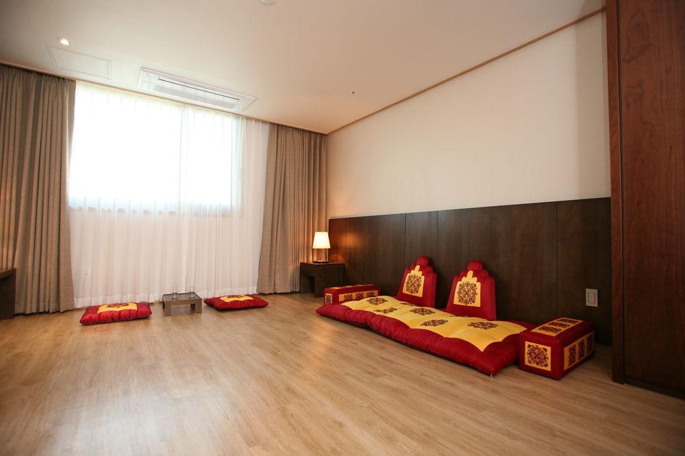 Hyunjin Tourist Hotel Donghae Extérieur photo