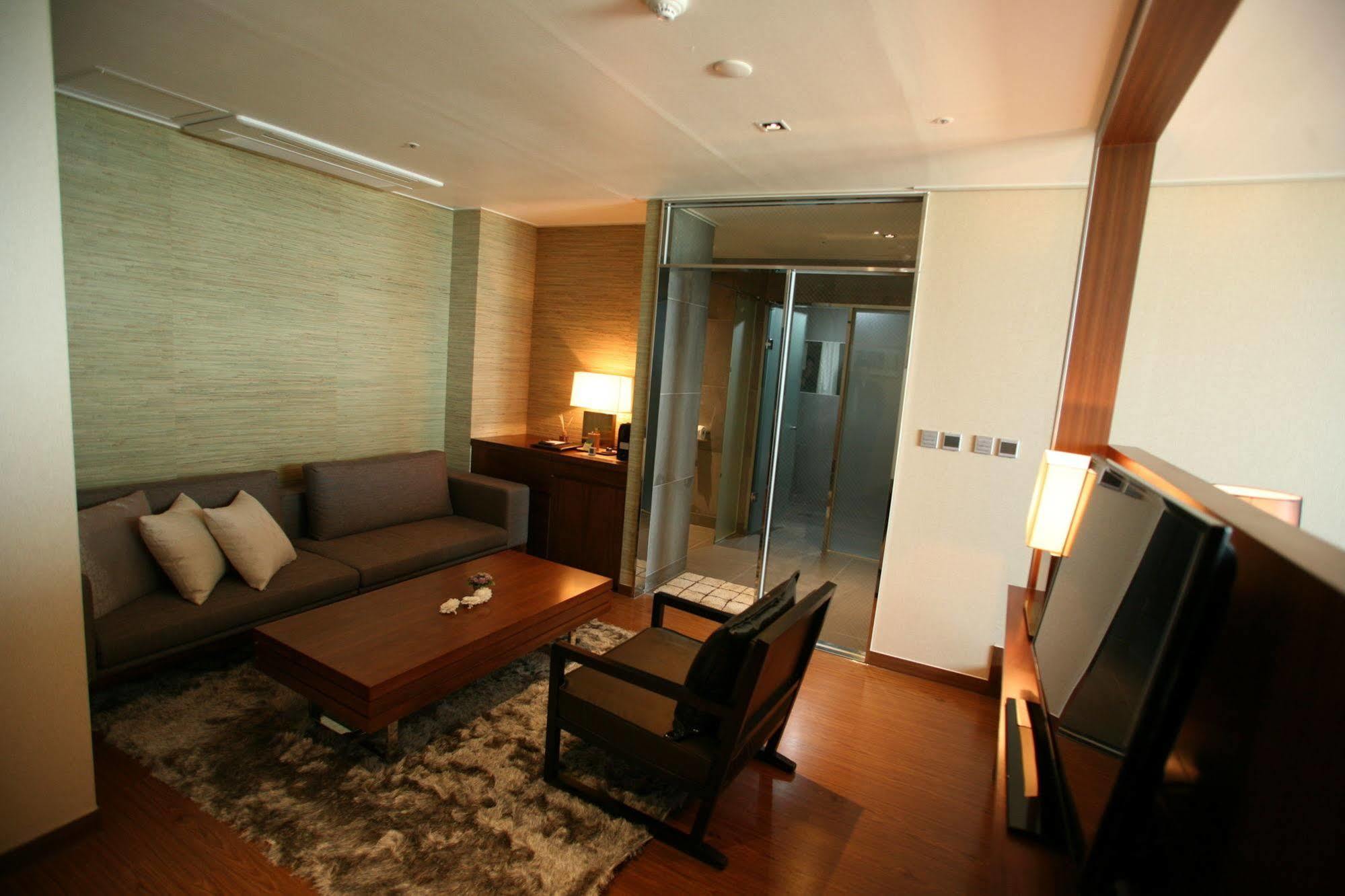 Hyunjin Tourist Hotel Donghae Extérieur photo