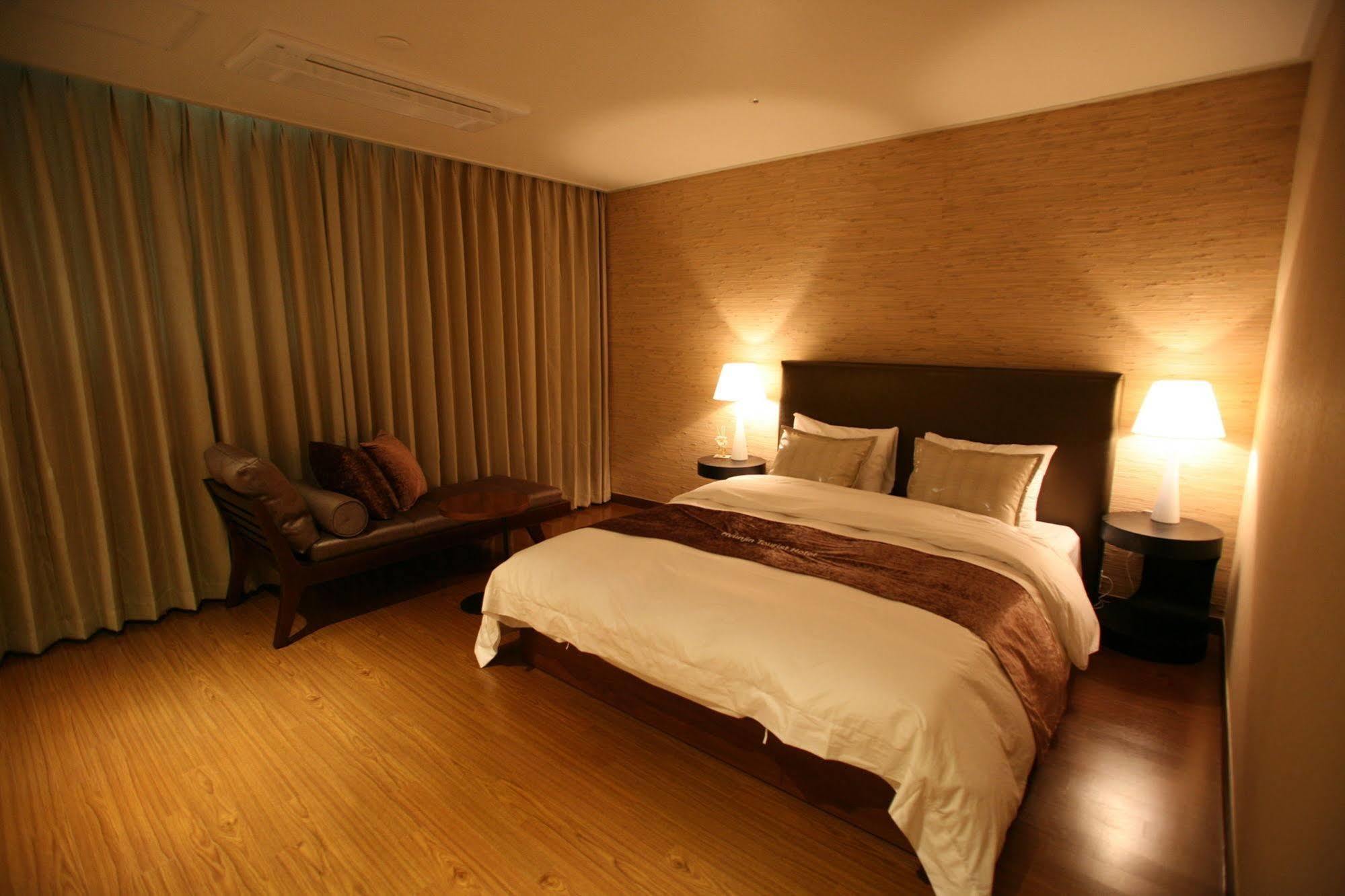 Hyunjin Tourist Hotel Donghae Extérieur photo
