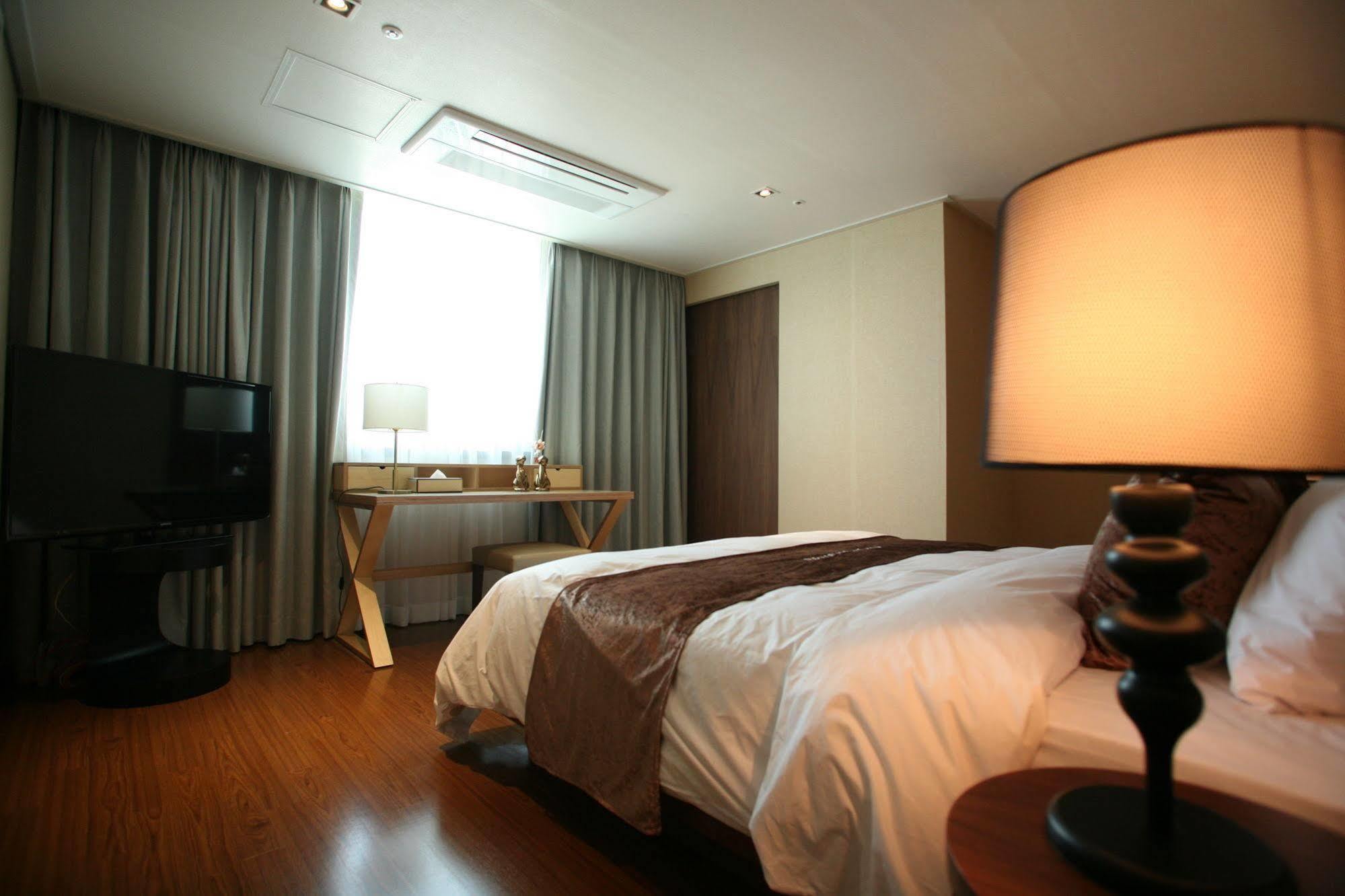 Hyunjin Tourist Hotel Donghae Extérieur photo
