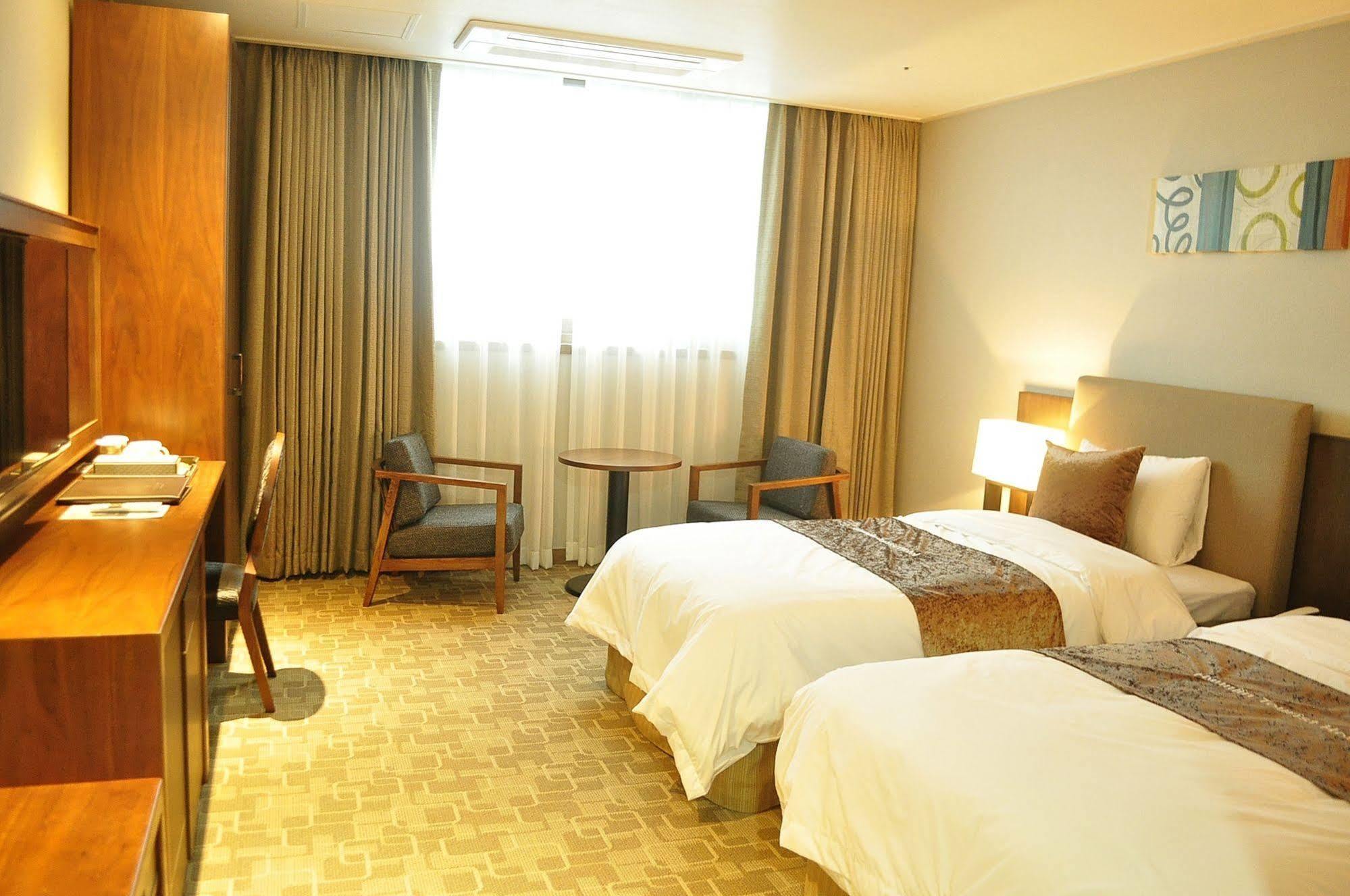 Hyunjin Tourist Hotel Donghae Extérieur photo