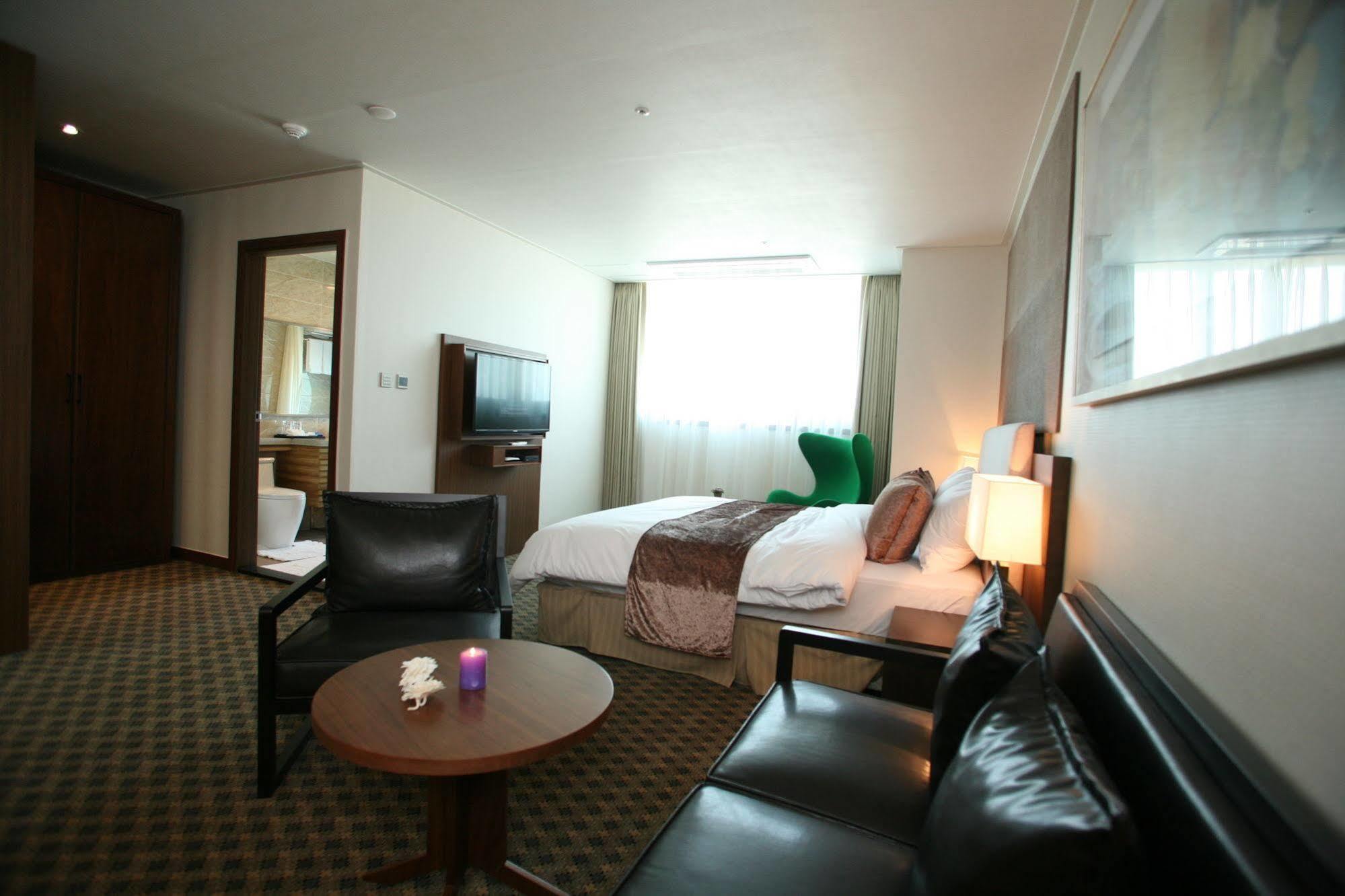 Hyunjin Tourist Hotel Donghae Extérieur photo