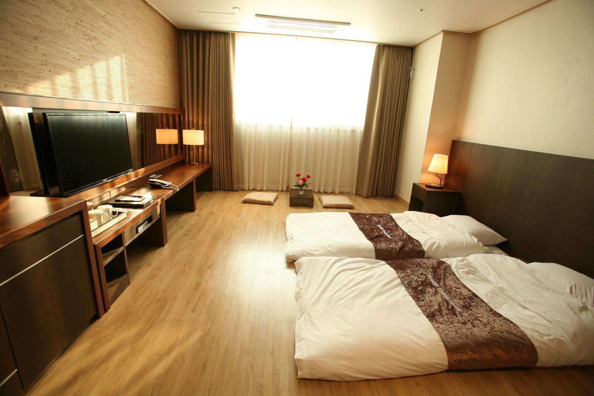 Hyunjin Tourist Hotel Donghae Extérieur photo