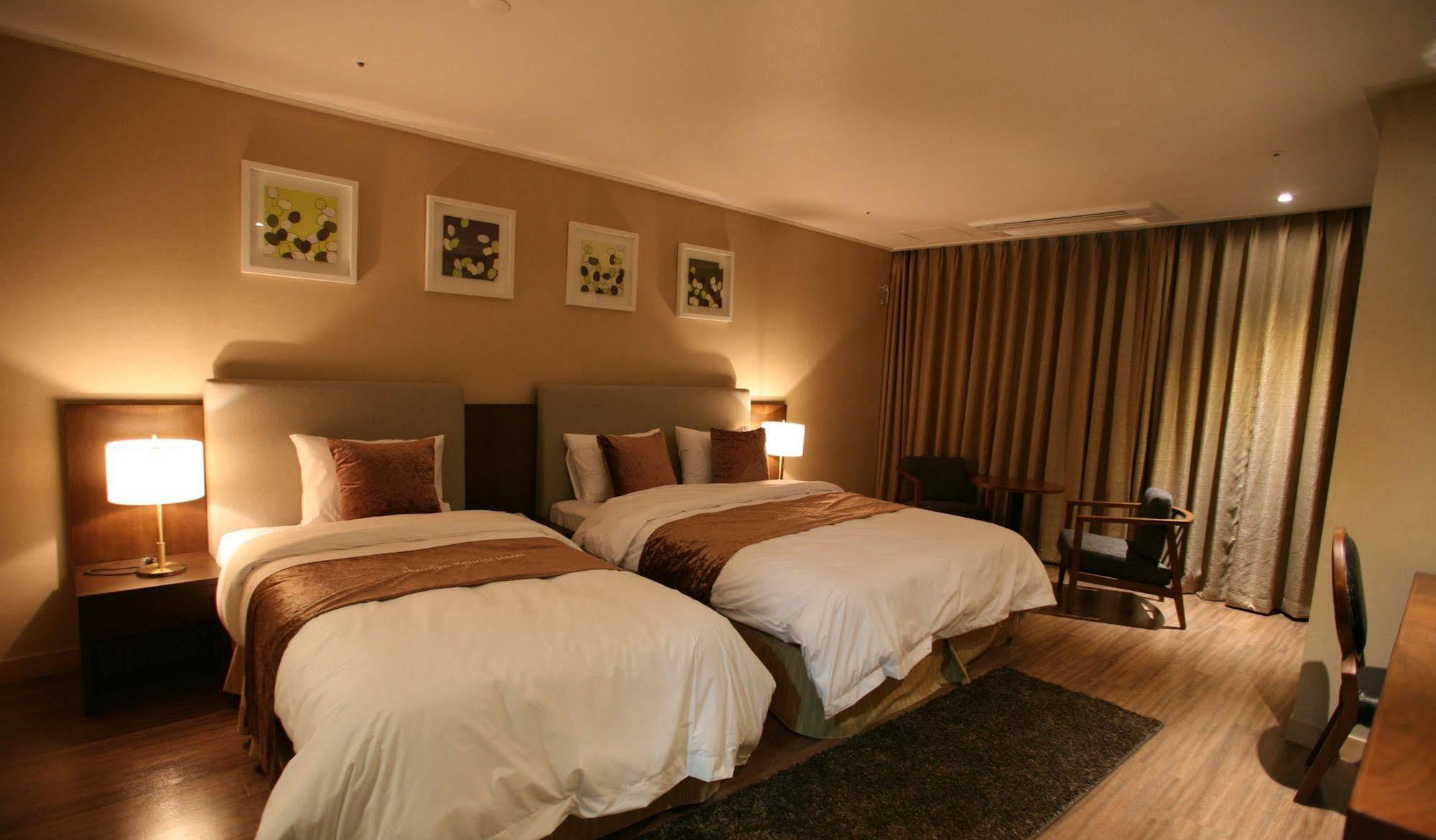 Hyunjin Tourist Hotel Donghae Extérieur photo